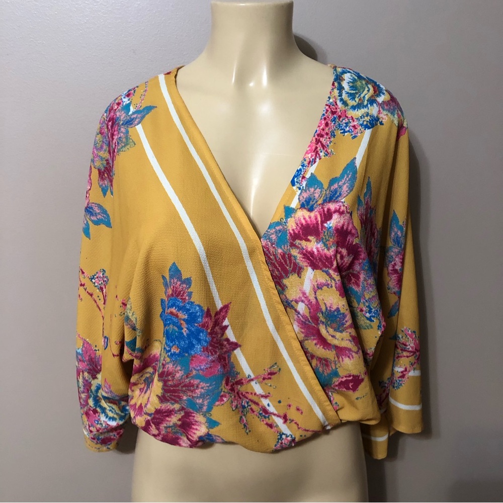 Flying tomato Mustard floral kimono sleeve top women’s size Medium